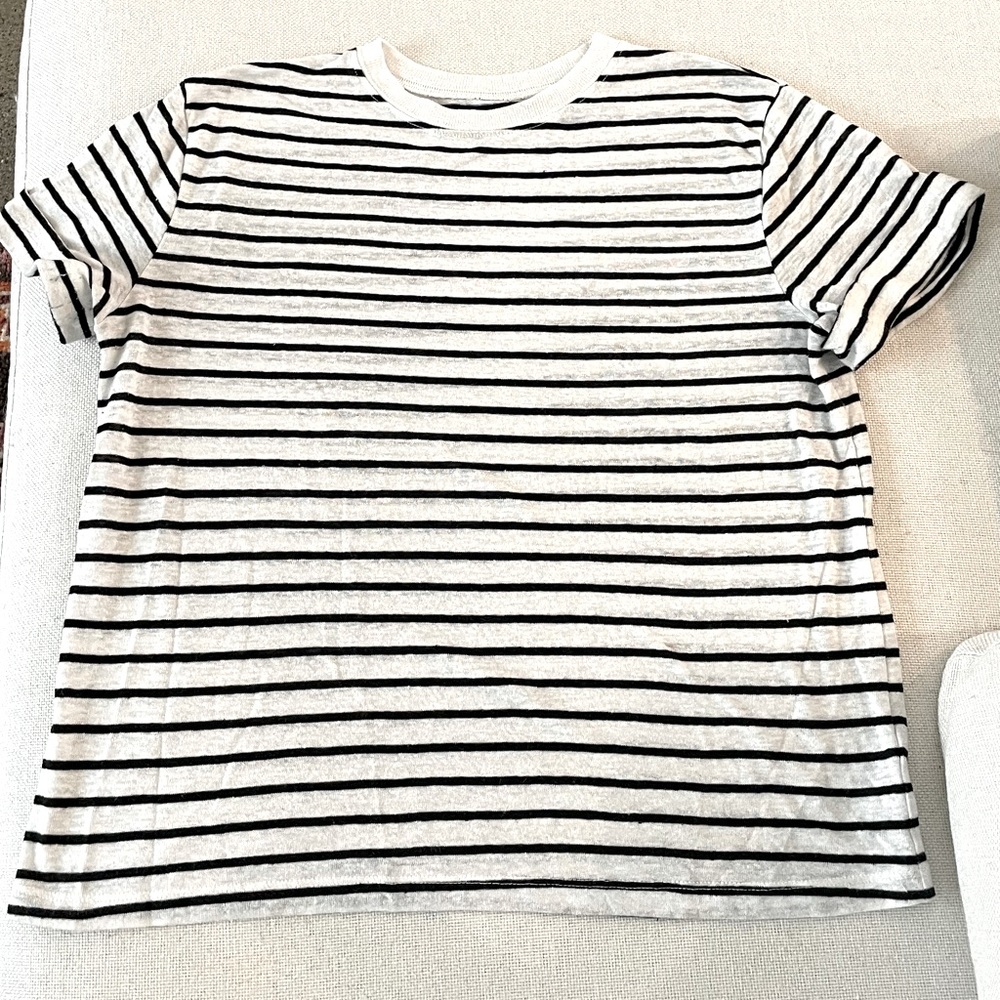 Striped Short Sleeve Tshirt Medium/ Large